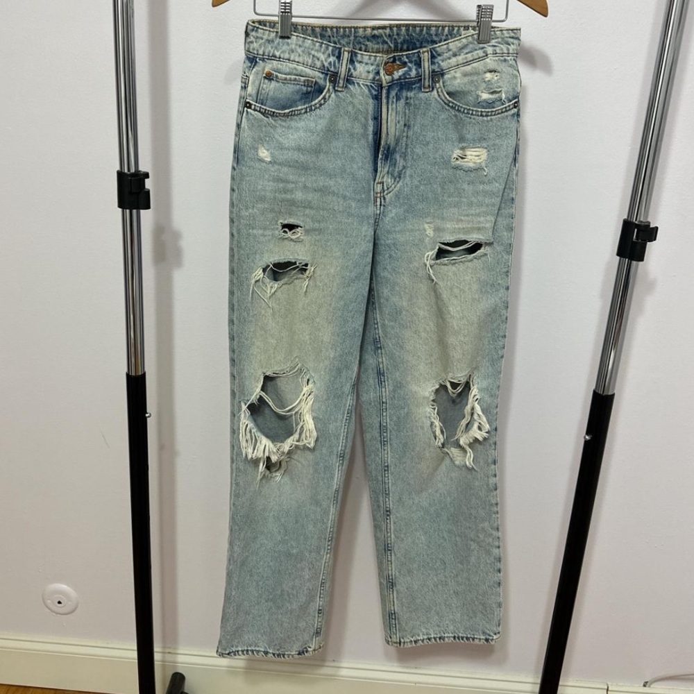 Loose fit ripped jeans